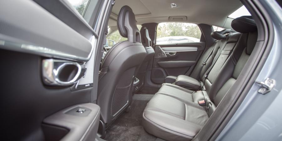 Интерьер Volvo S90 D5 Inscription 2017 года  (AU) (фото 5 из 12)